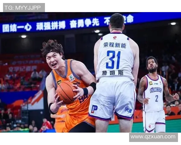2014年上海男篮与浙江队激战回顾经典对决再现篮球魅力与激情 2014年上海男篮与浙江队激战回顾经典对决再现篮球魅力与激情